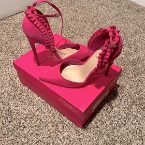Pink ankle strap pump, like new. Only worn once
